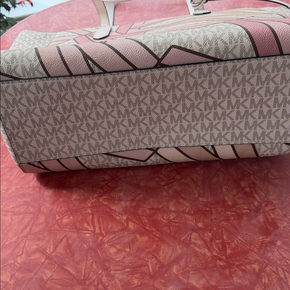 MICHAEL KORS Pink & Tan Geometric Logo Tote - Picture 6 of 8